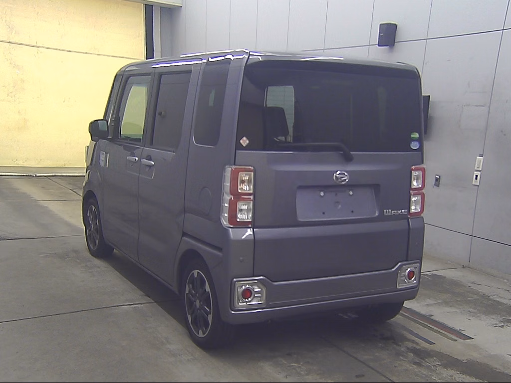 DAIHATSU WAKE