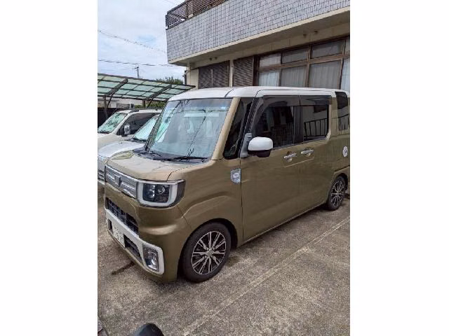 DAIHATSU WAKE