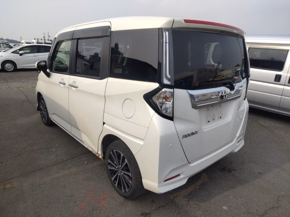 TOYOTA ROOMY