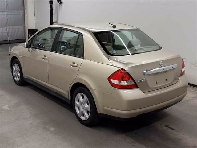 NISSAN TIIDA LATIO