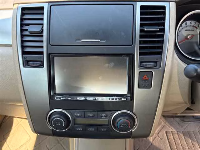 NISSAN TIIDA LATIO