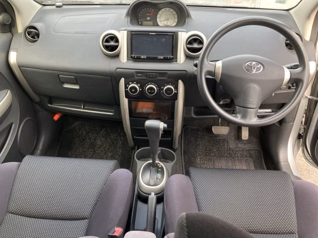 TOYOTA IST