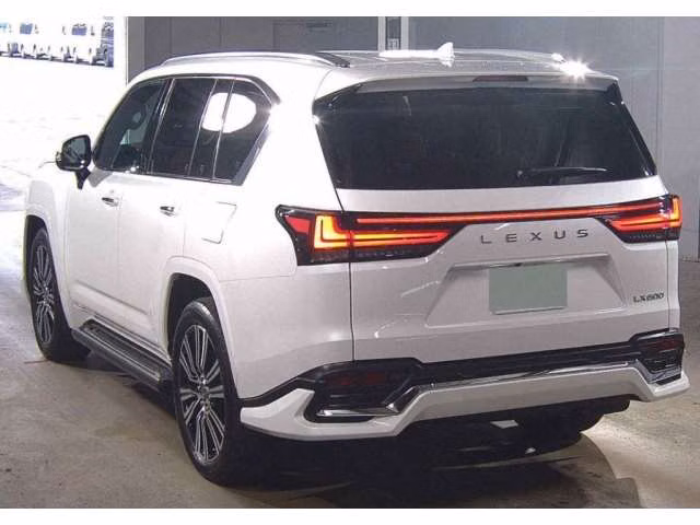 LEXUS LX600