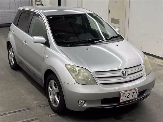 TOYOTA IST