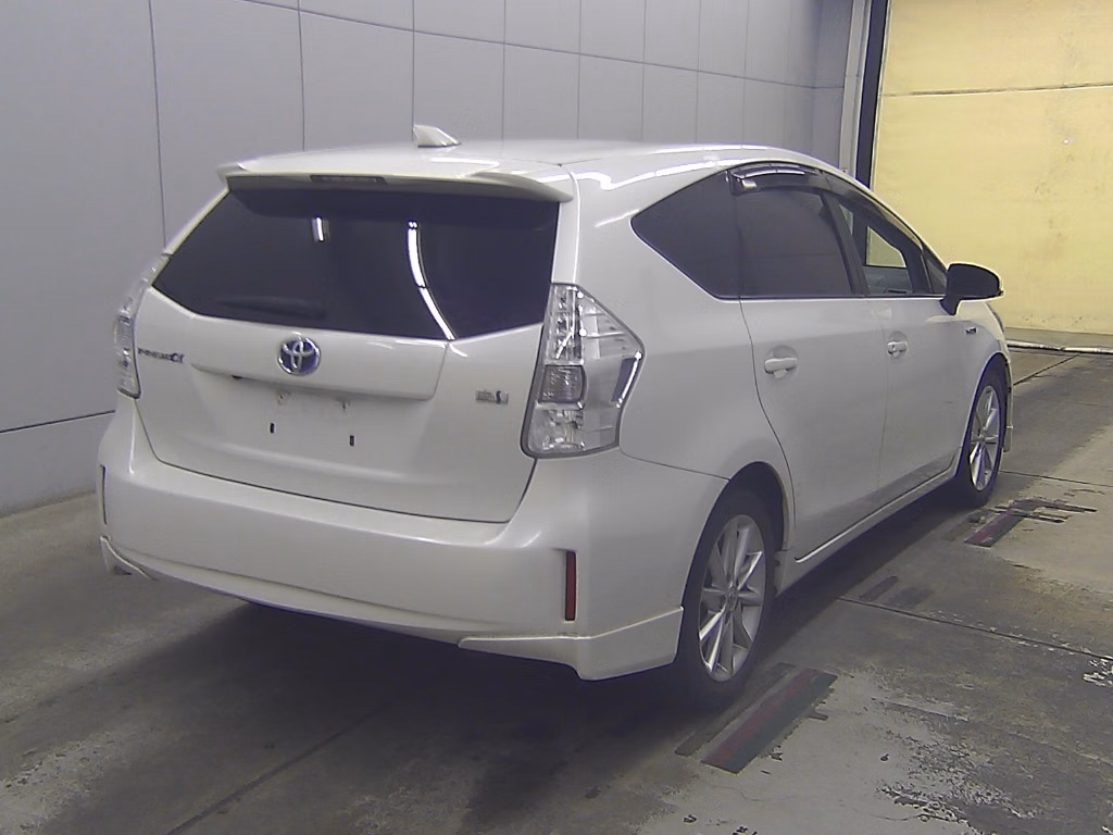 TOYOTA PRIUS ALPHA