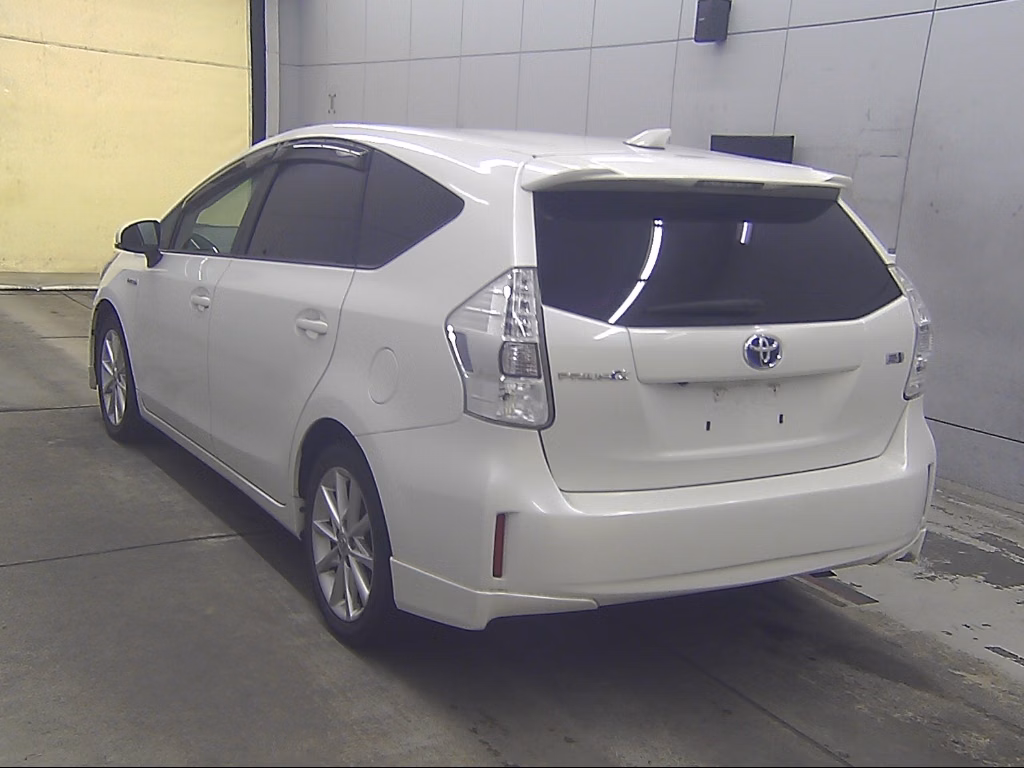 TOYOTA PRIUS ALPHA