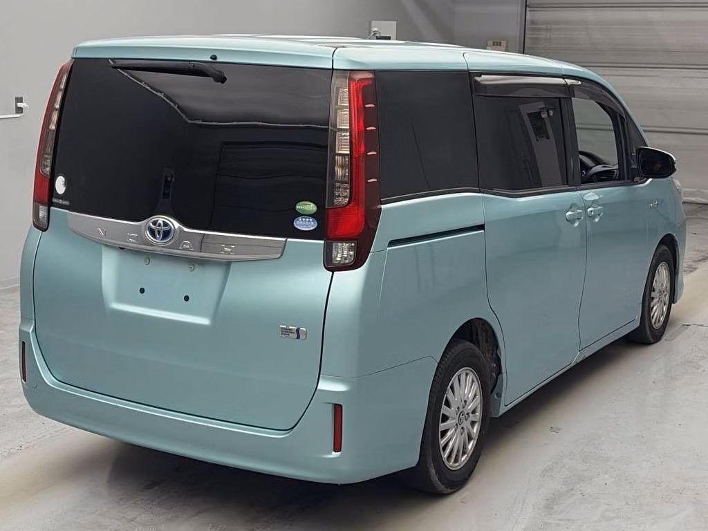 TOYOTA NOAH