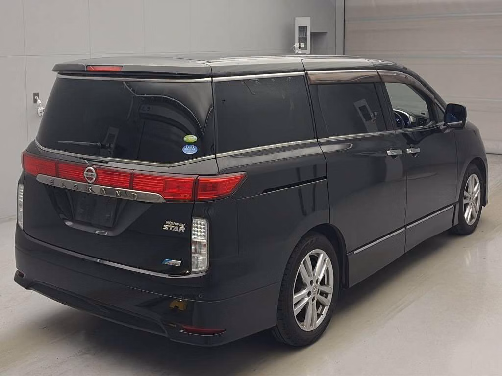 NISSAN ELGRAND