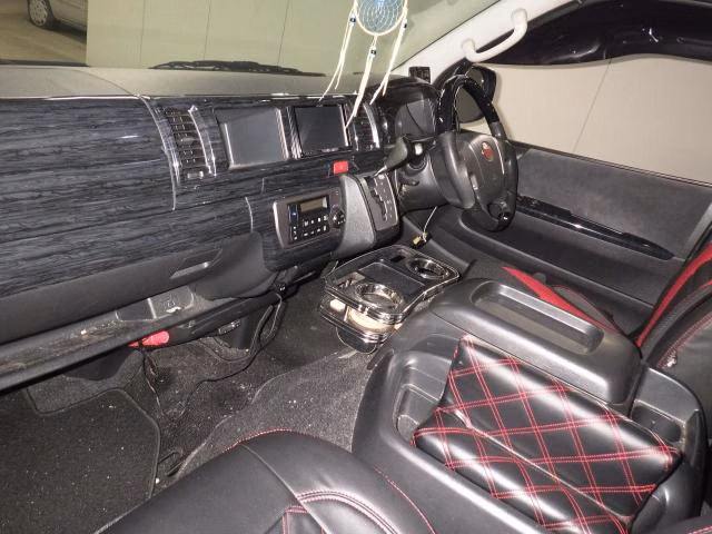 TOYOTA HIACE