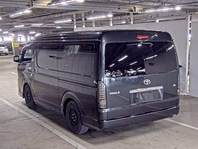 TOYOTA HIACE