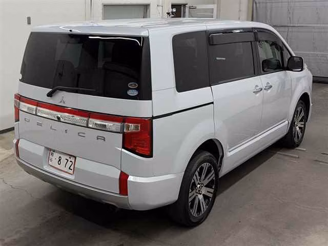 MITSUBISHI DELICA D:5