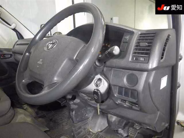 TOYOTA REGIUS ACE