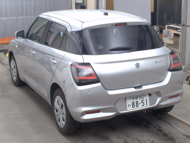 SUZUKI SWIFT