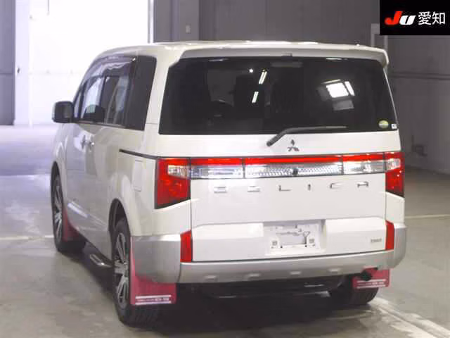 MITSUBISHI DELICA D:5
