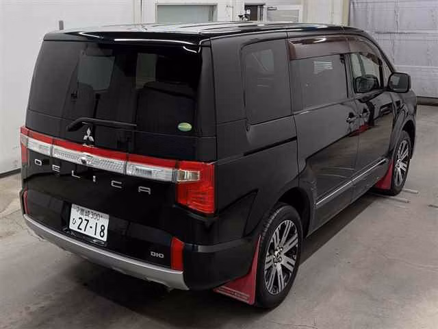 MITSUBISHI DELICA D:5