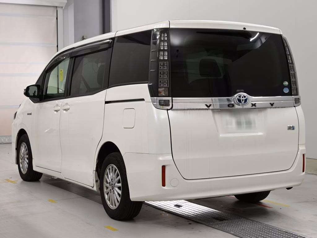 TOYOTA VOXY