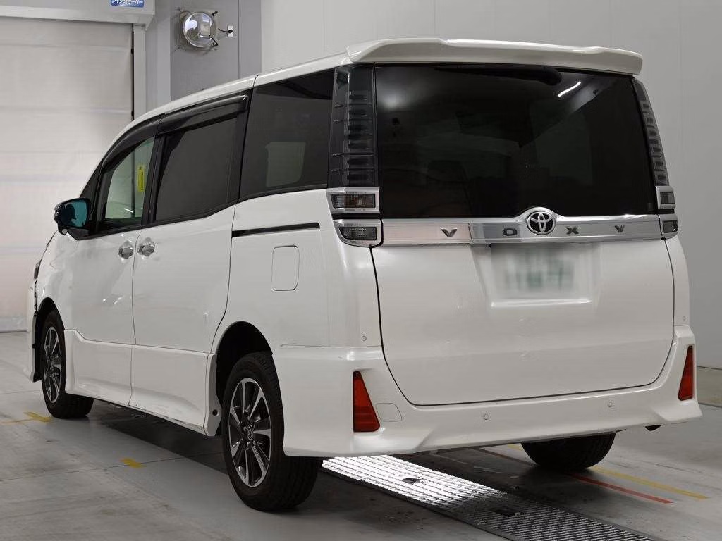 TOYOTA VOXY