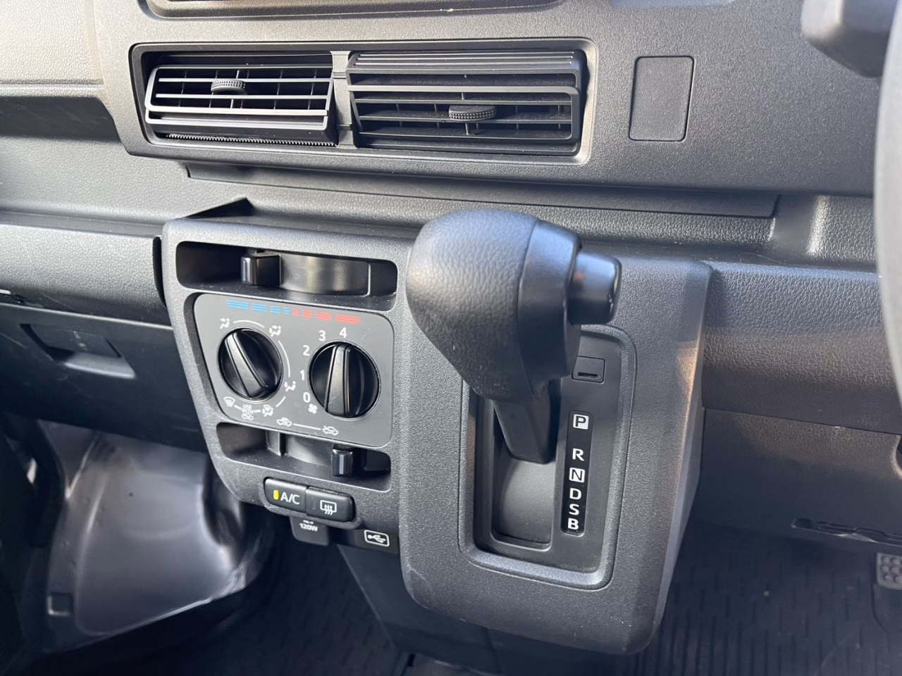 DAIHATSU ATRAI