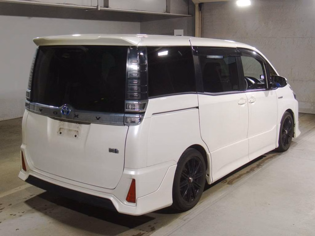 TOYOTA VOXY