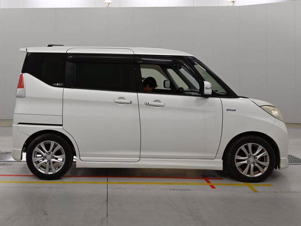 MITSUBISHI DELICA D:2