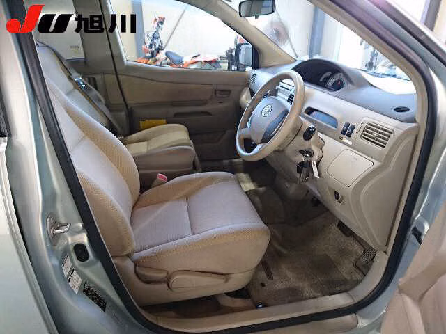 TOYOTA RAUM