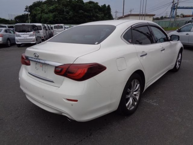 NISSAN FUGA
