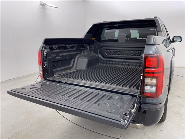 MITSUBISHI TRITON