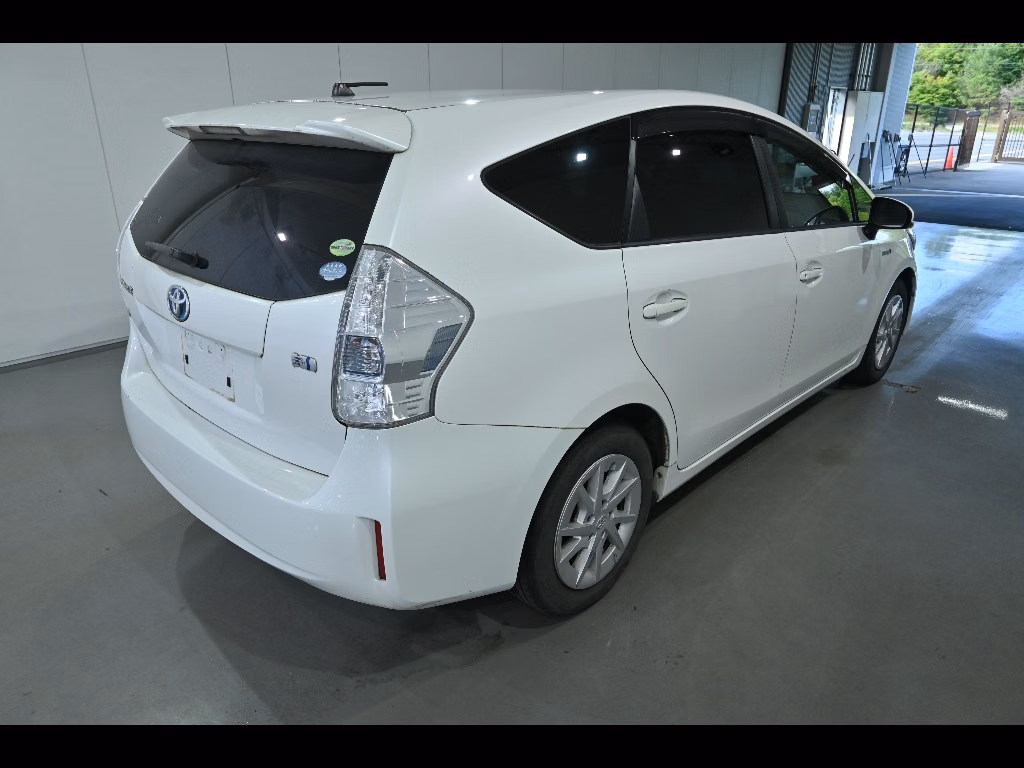 TOYOTA PRIUS ALPHA