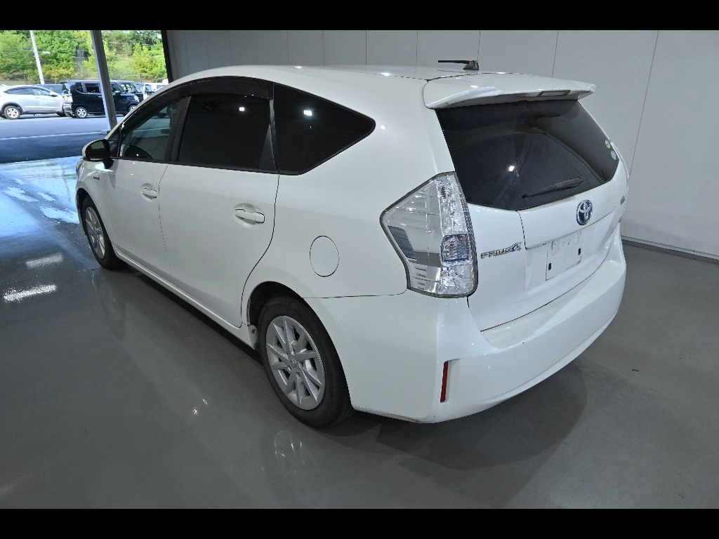 TOYOTA PRIUS ALPHA