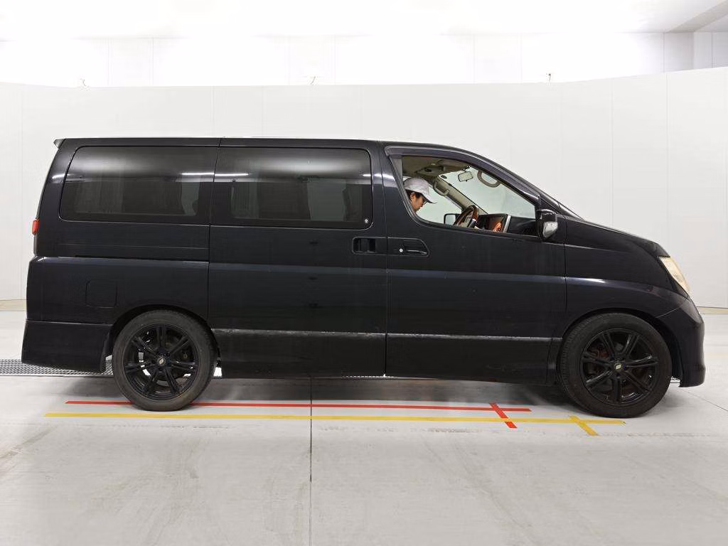 NISSAN ELGRAND