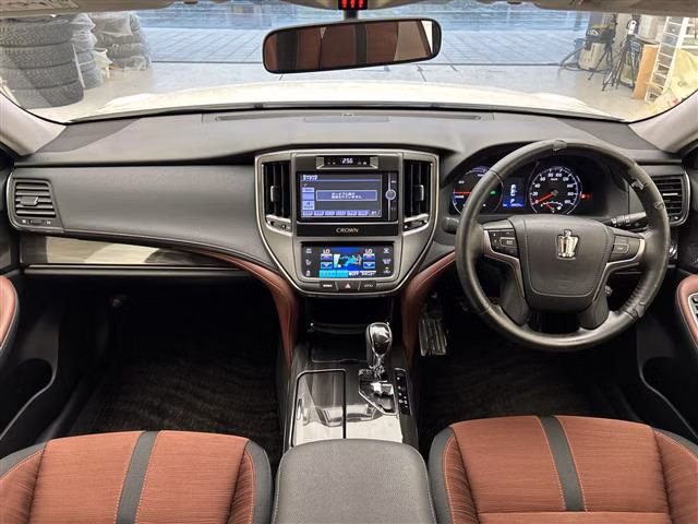 TOYOTA CROWN