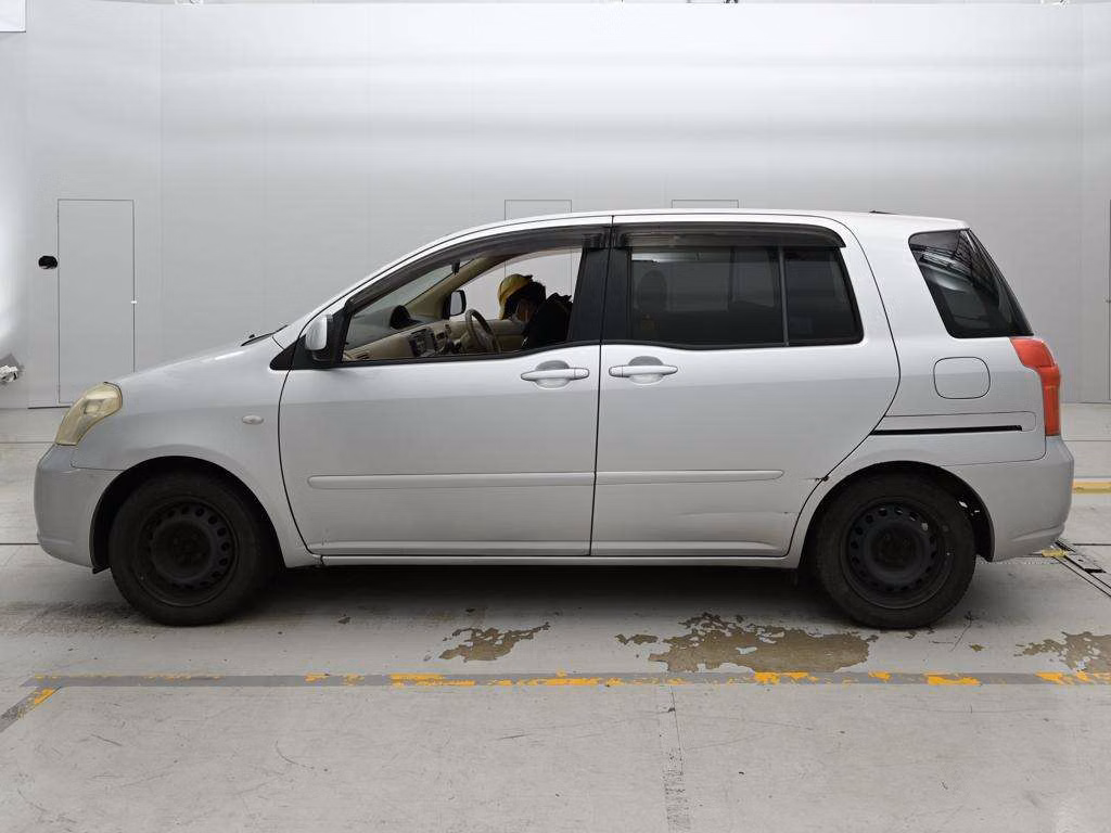TOYOTA RAUM