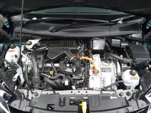 NISSAN AURA
