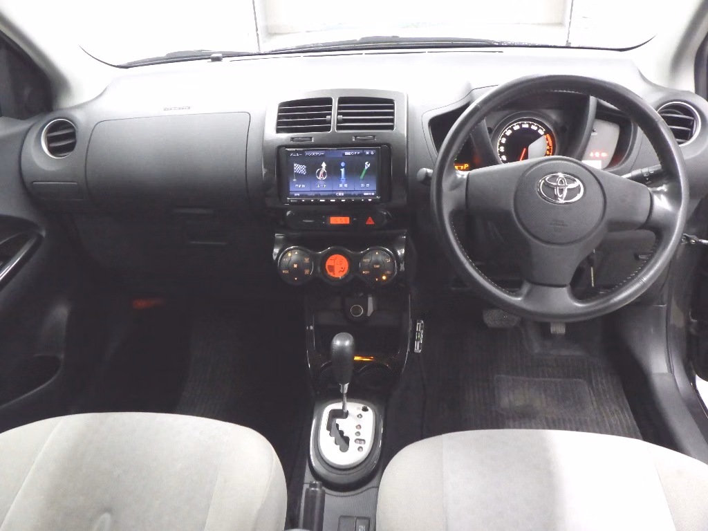 TOYOTA IST