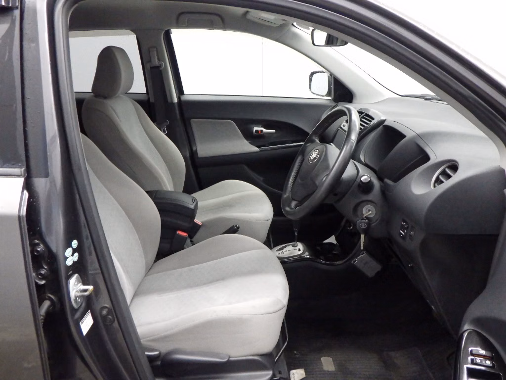 TOYOTA IST