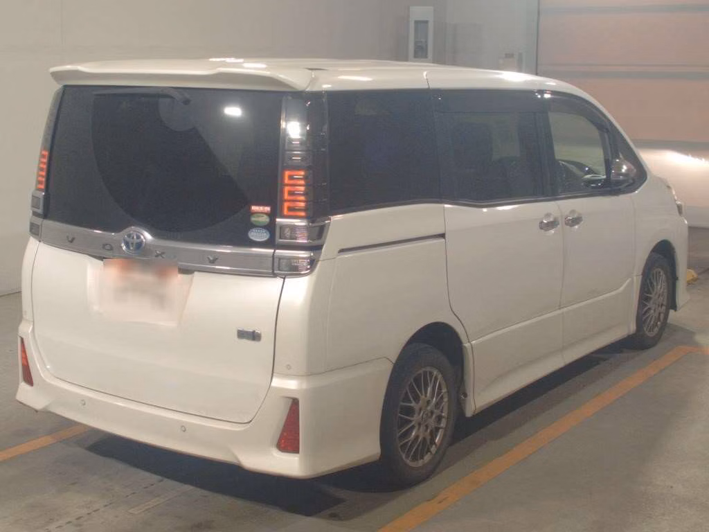 TOYOTA VOXY