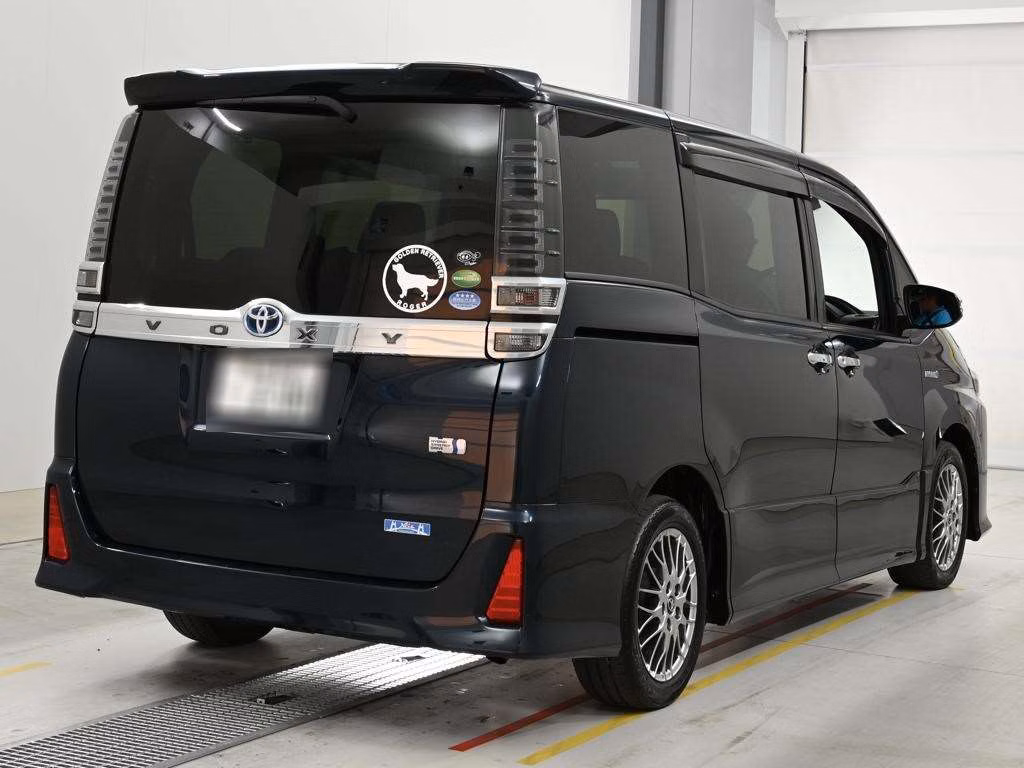 TOYOTA VOXY