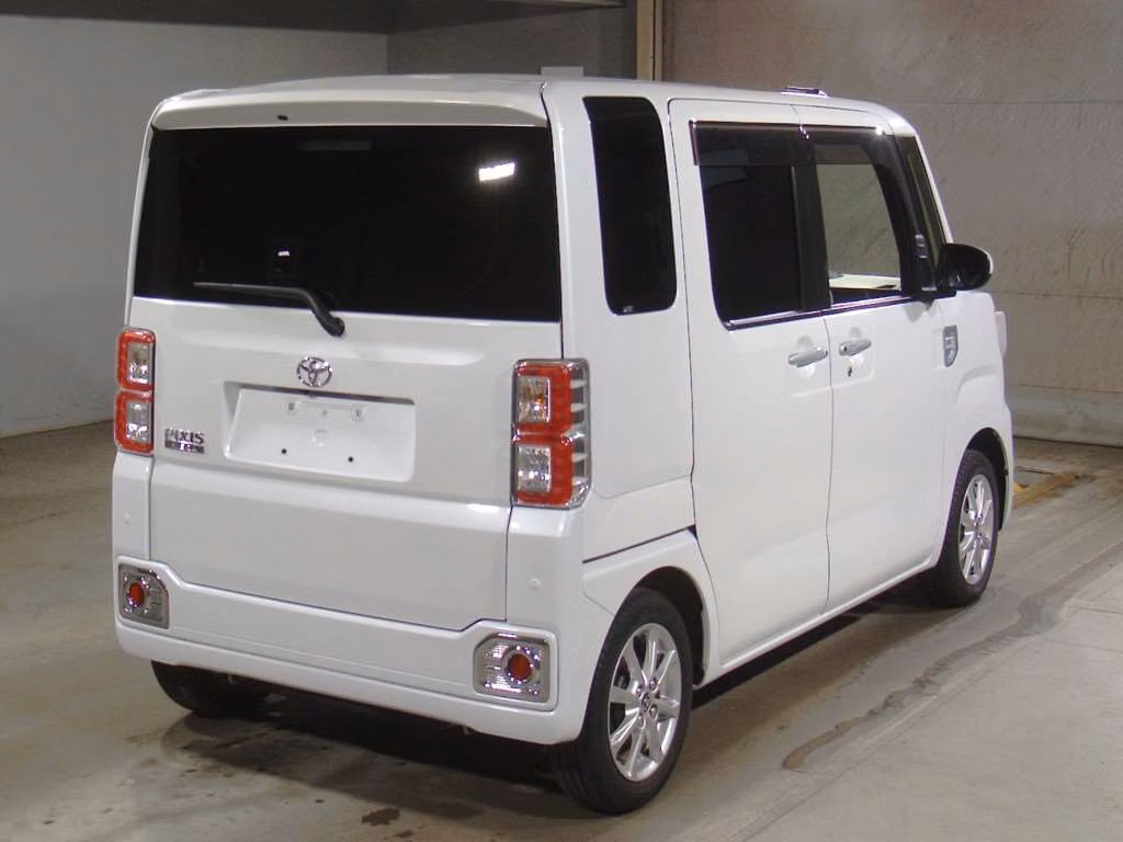 TOYOTA PIXIS MEGA