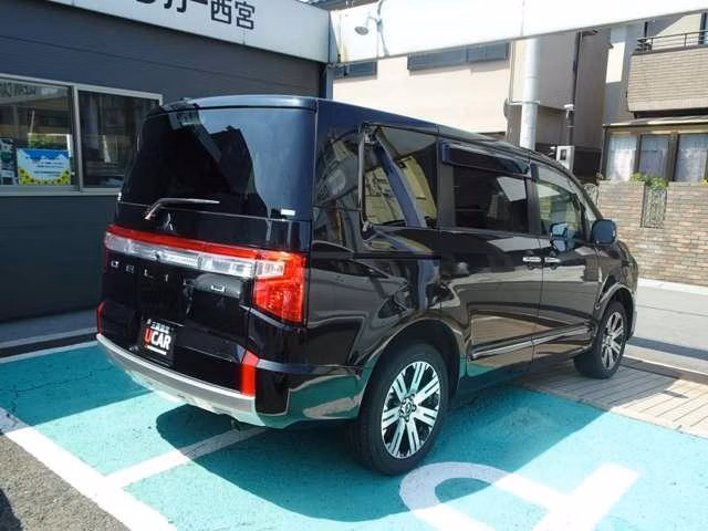 MITSUBISHI DELICA D:5