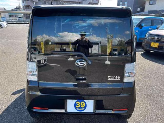 DAIHATSU MOVE CONTE