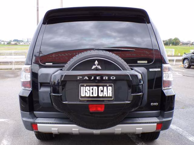 MITSUBISHI PAJERO