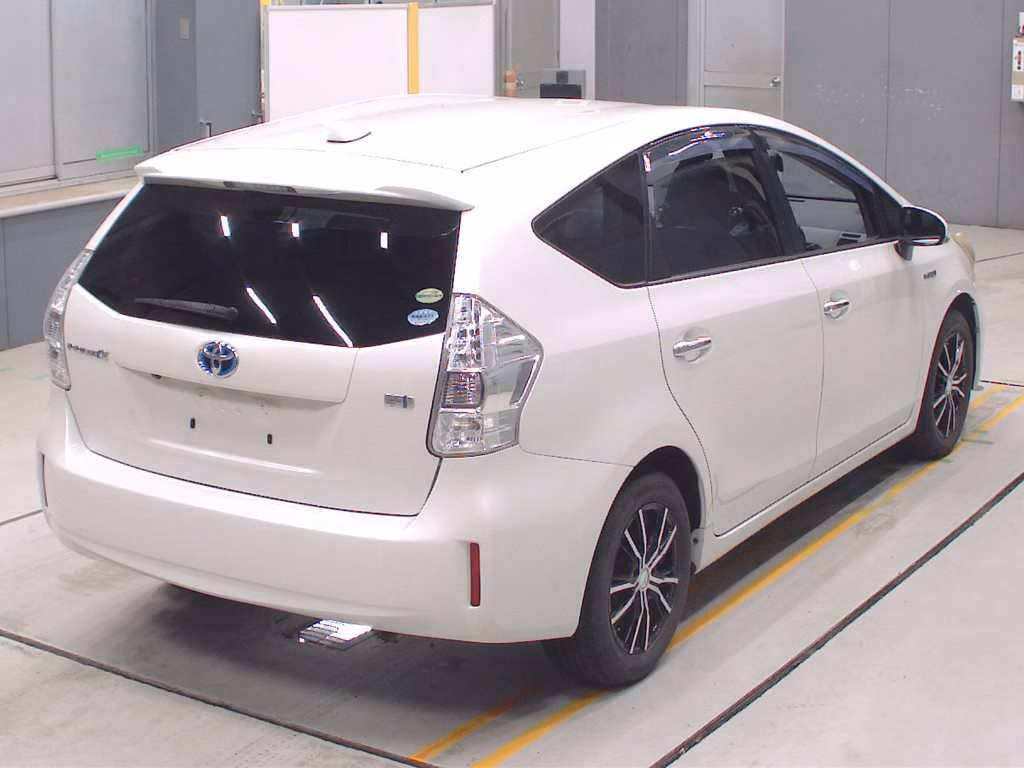 TOYOTA PRIUS ALPHA
