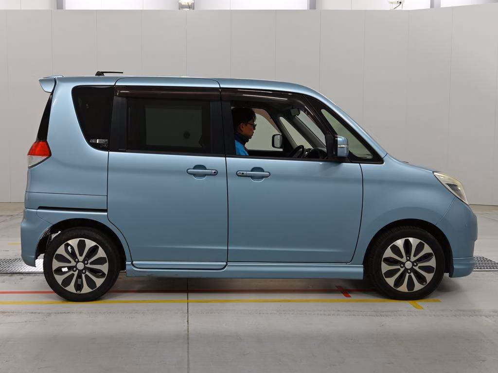 MITSUBISHI DELICA D:2