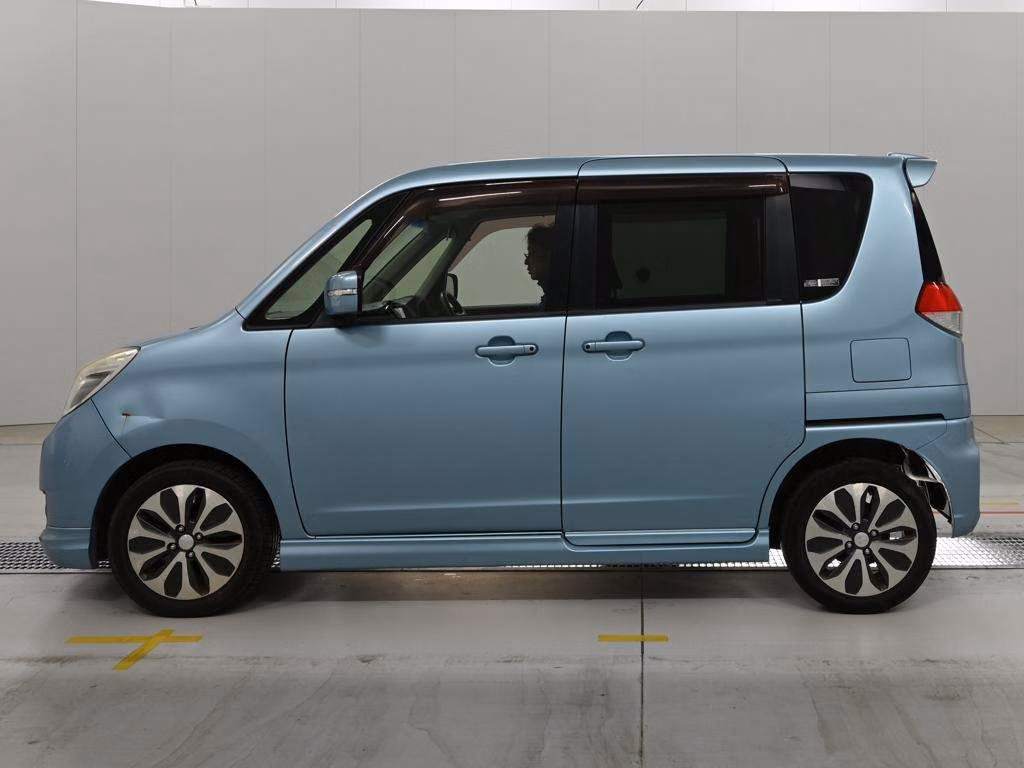 MITSUBISHI DELICA D:2