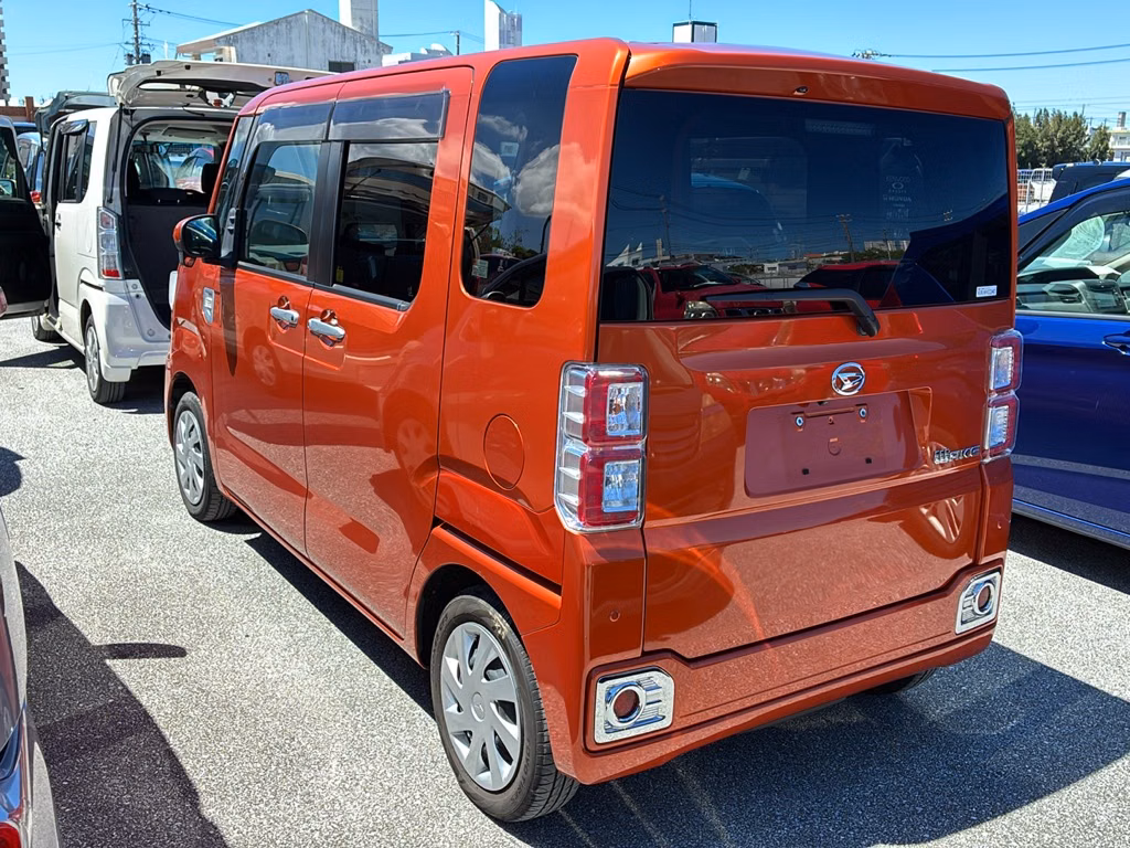 DAIHATSU WAKE
