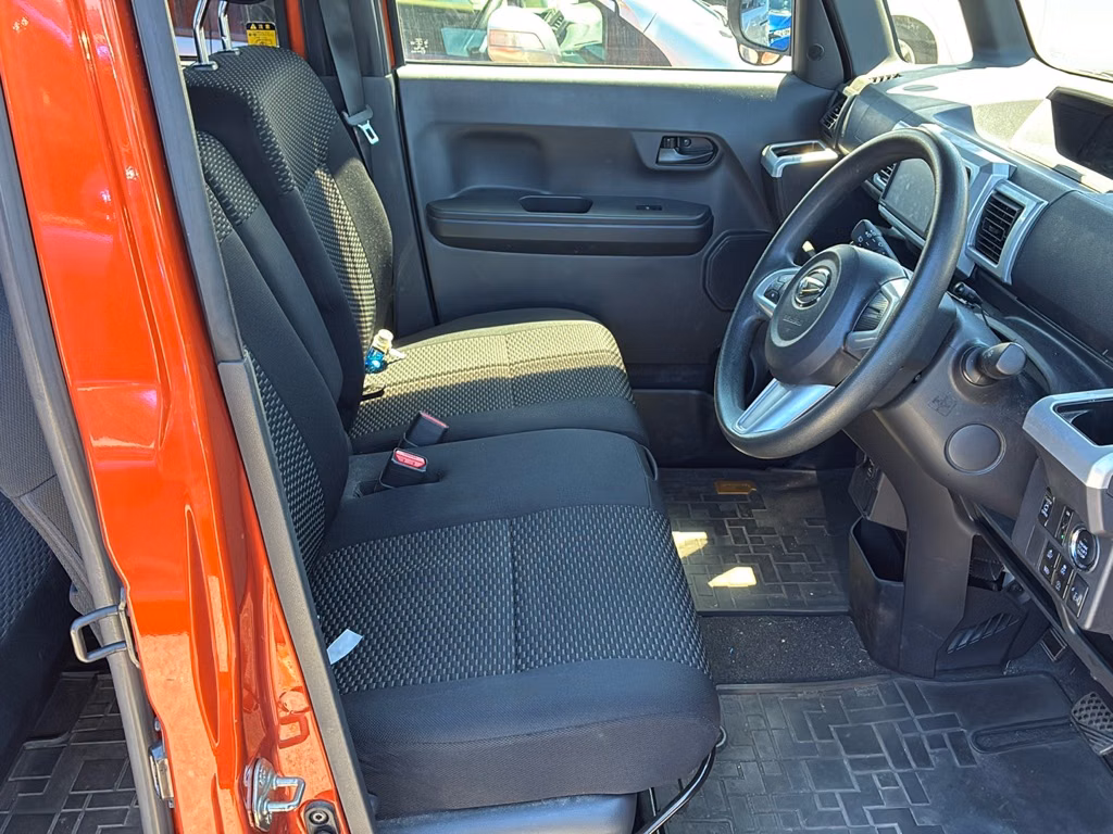 DAIHATSU WAKE