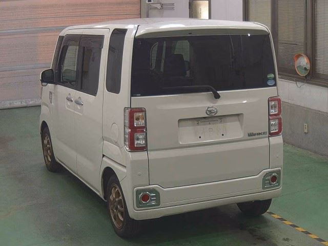 DAIHATSU WAKE