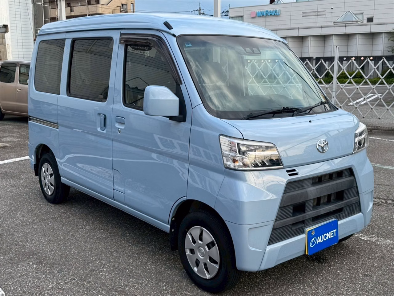 TOYOTA PIXIS VAN