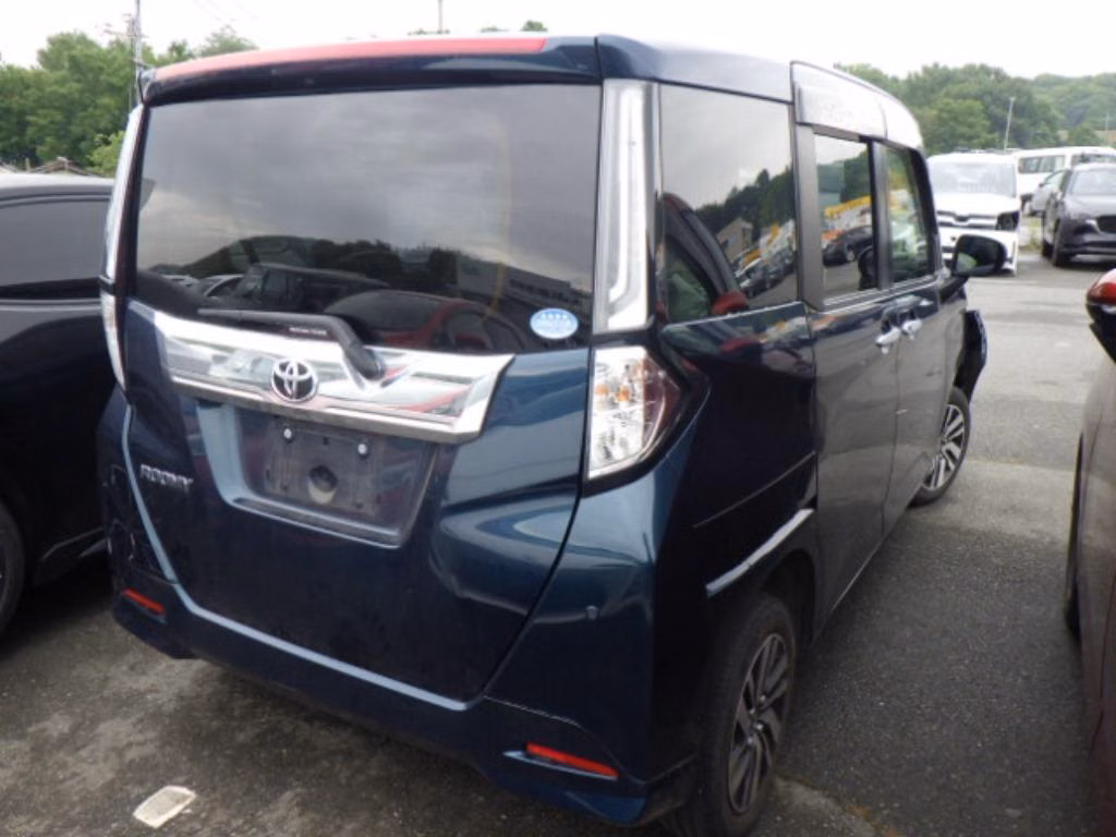 TOYOTA ROOMY
