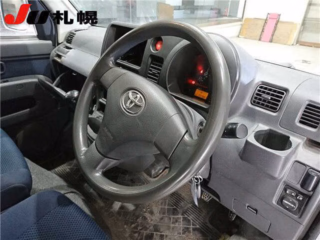 TOYOTA PIXIS VAN